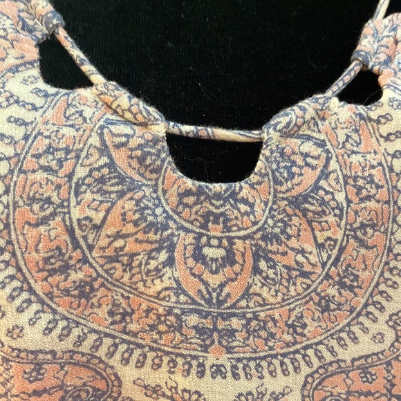 Lucky brand little blouse size L in good condition.  Pale Pink and Blue, ivory. - Picture 3 of 6